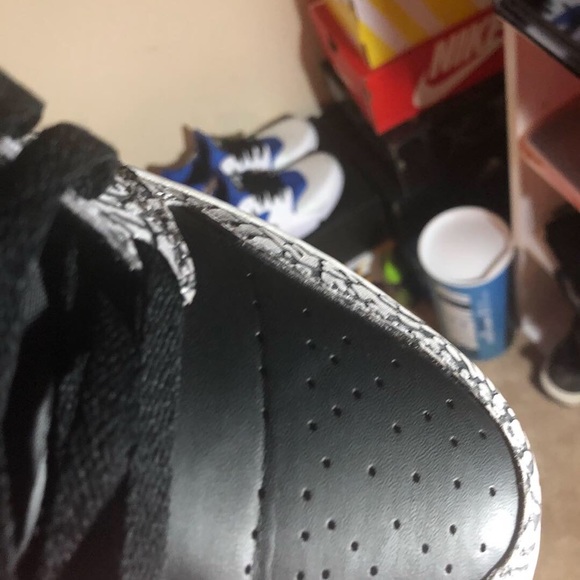 Jordan 1 UnSupreme - Picture 3 of 5